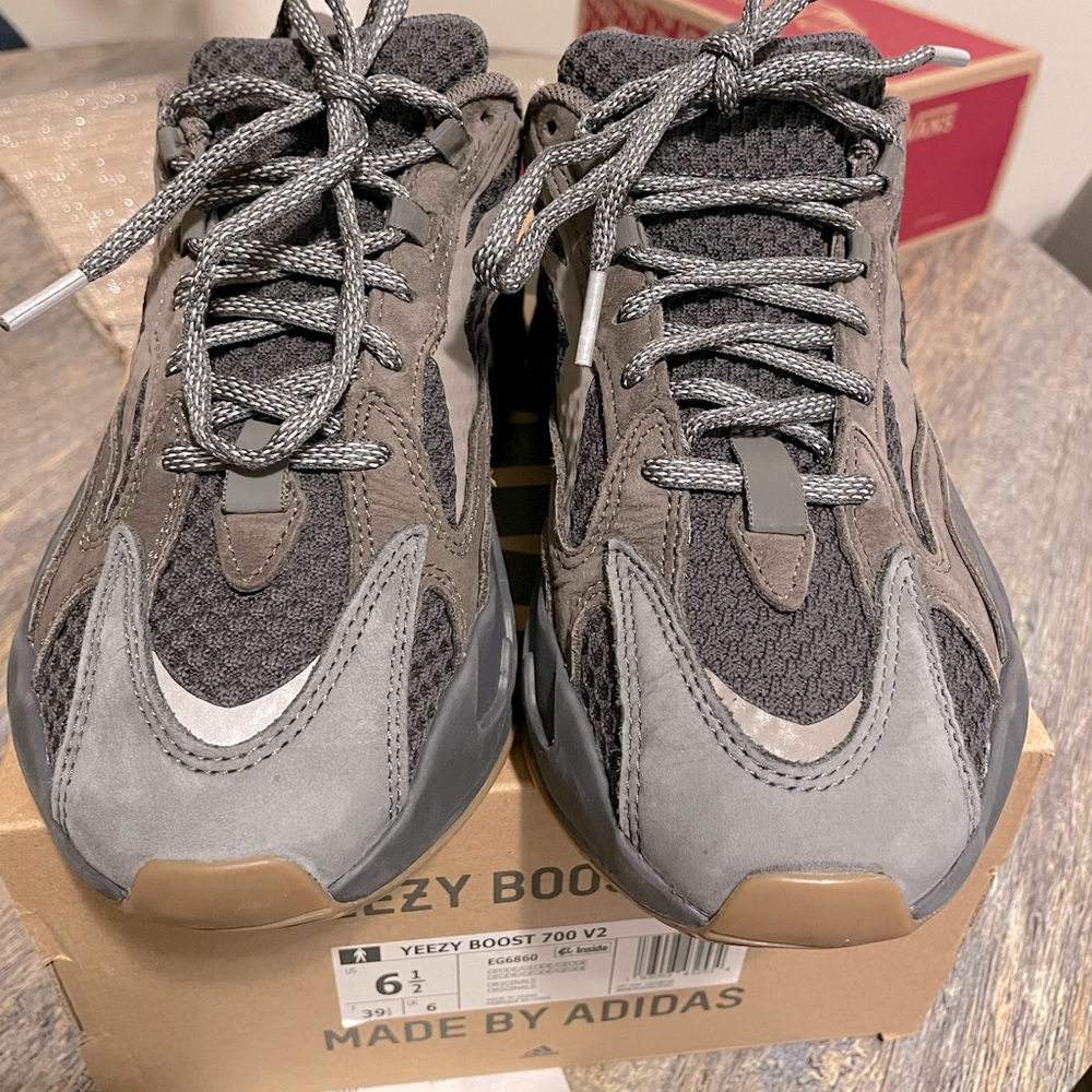 Yeezy Boost 700 V2